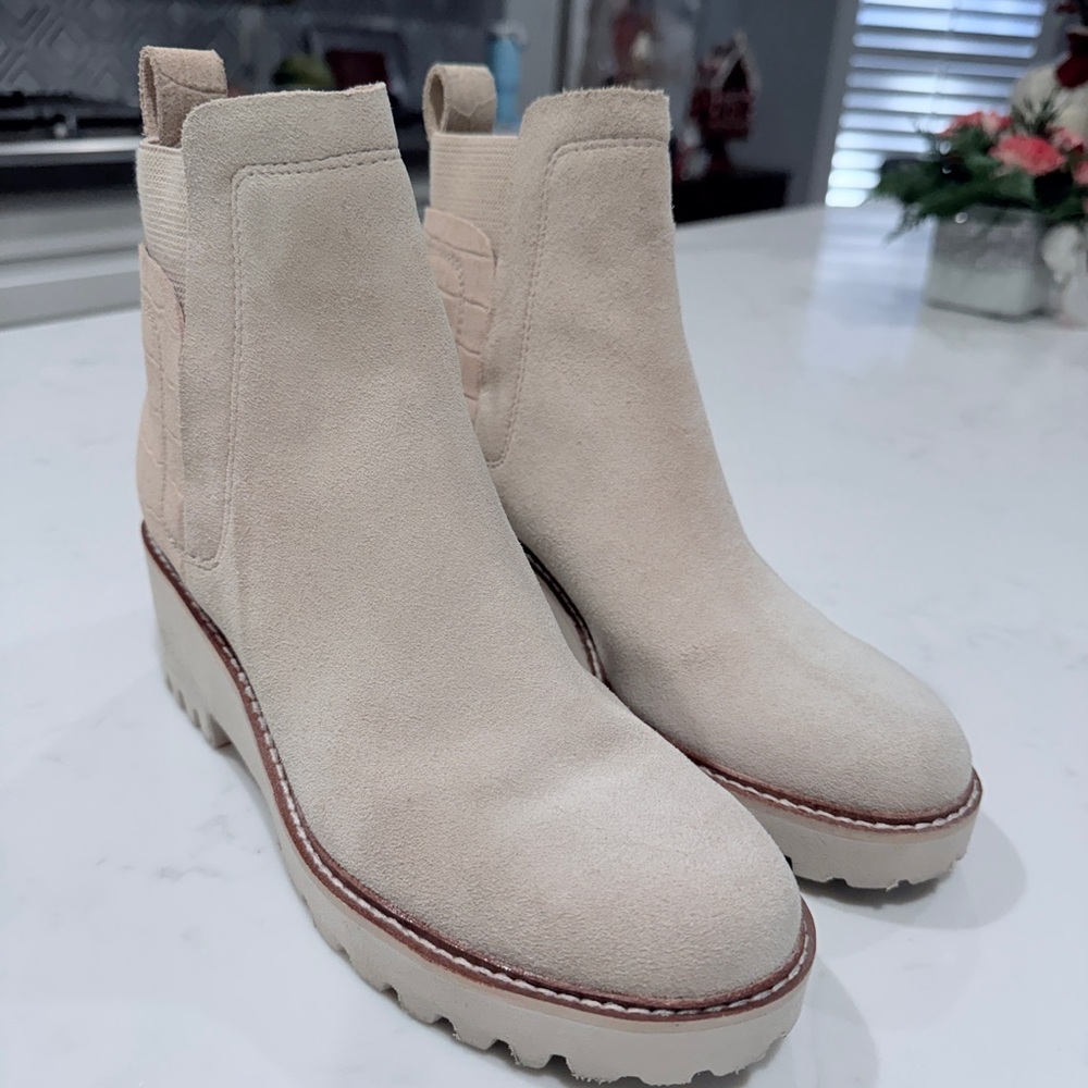 Dolce Vita Huey H2O waterproof bootie in dune suede. Size 7.5